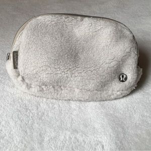 Lululemon belt bag NWT